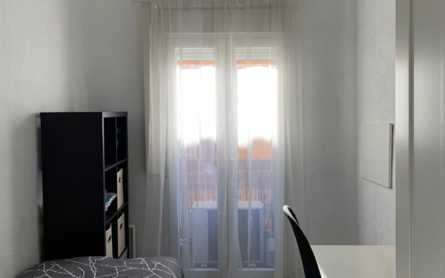 Room/ room Tetuan, Madrid