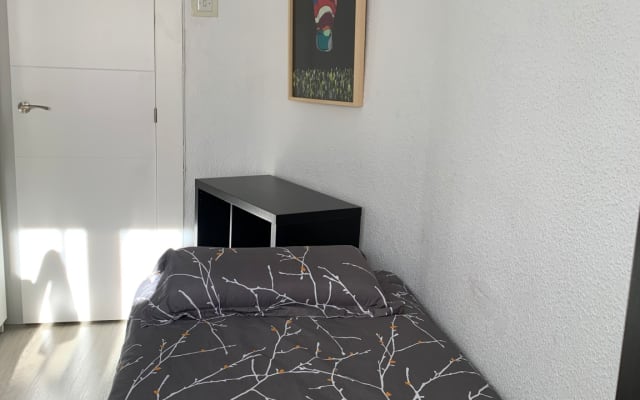 Room/ room Tetuan, Madrid