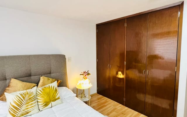 Privatzimmer mit Bad in der Nähe von Zona Rosa, Gay Bars und Angel.
