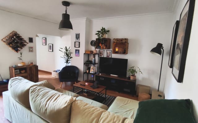 Hermosa casa cerca del centro de Valencia con una habitación privada.