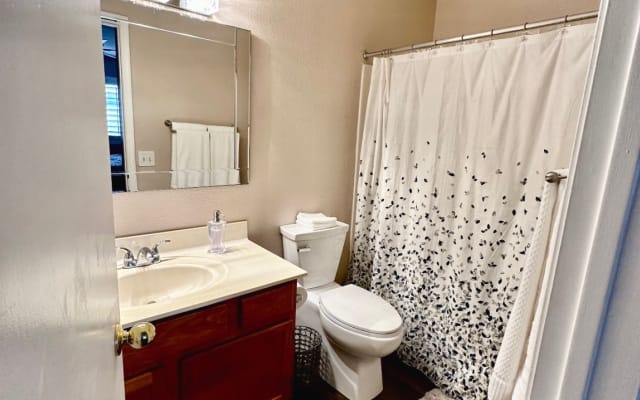 Hermoso condominio renovado situado cerca de State Farm Stadium y WestGate - Foto 6