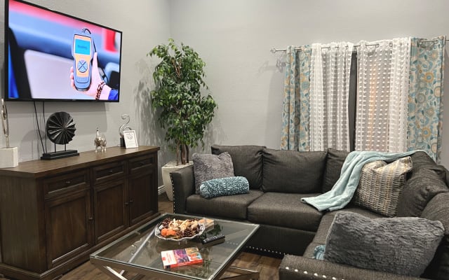 Hermoso condominio renovado situado cerca de State Farm Stadium y WestGate - Foto 9