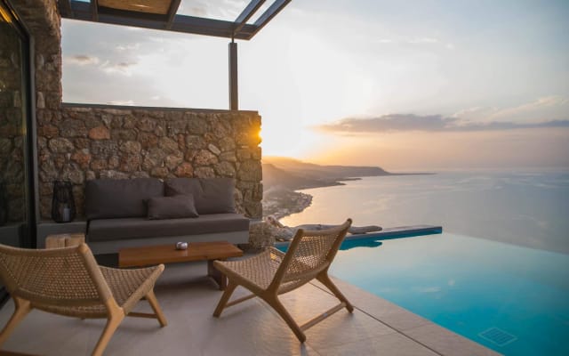 Um hotel exclusivo, apenas a uma hora e meia de Atenas