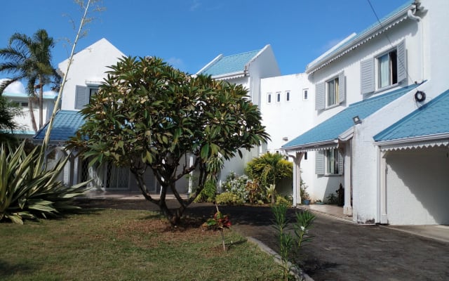 Villa Turquoise, 2 mins walk from Blue Bay beach