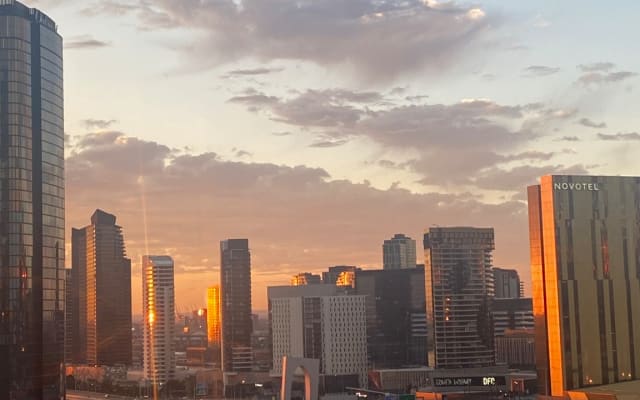 Melbourne Skyline Apartment com quarto grande e casa de banho privativa. - Foto 12