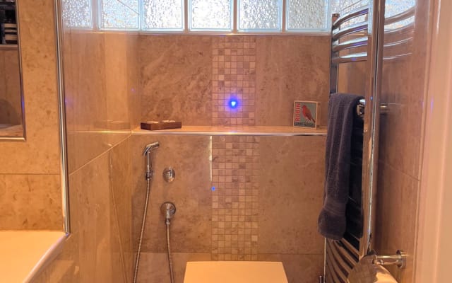 Stunning double room with en-suite in the UK's seaside gay capital - Picture 8