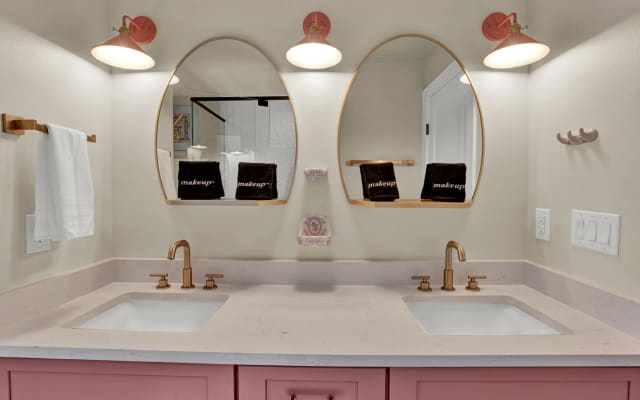 The Pink Cabin. A haven for Romance and Soulmates