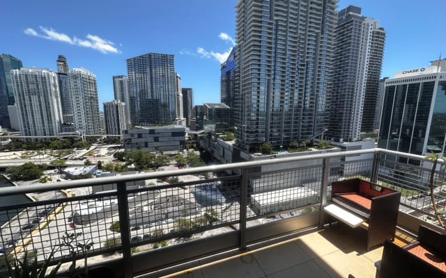 Industrial Open Layout Brickell Loft - Picture 6