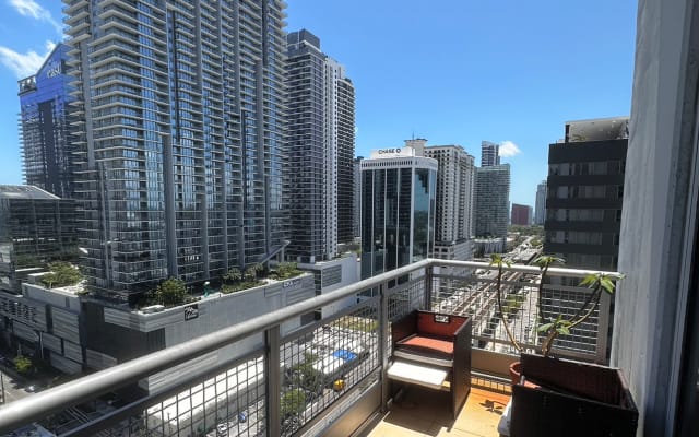 Industrial Open Layout Brickell Loft - Picture 7