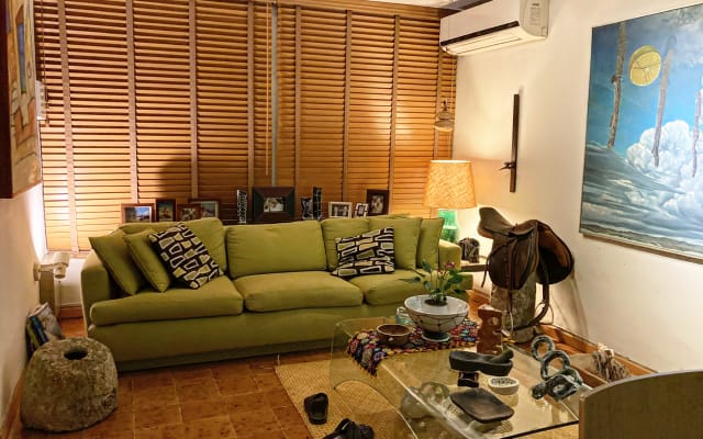 Central apartment, small, with a beautiful patio. Near the beach.