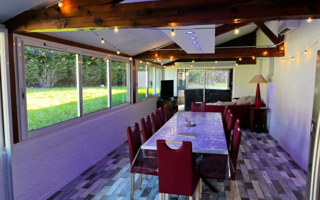Chambre Les Vaches Folles - House with swimming pool and Jacuzzi