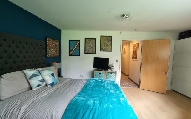 Central - whole floor with large private bedroom, bathroom, office