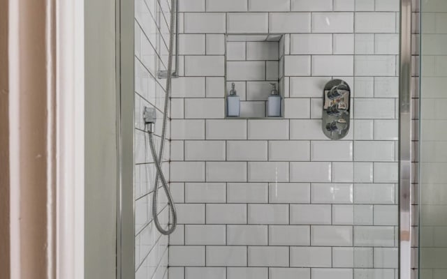 Annonce de Ian sur misterb&b - Your shared bathroom