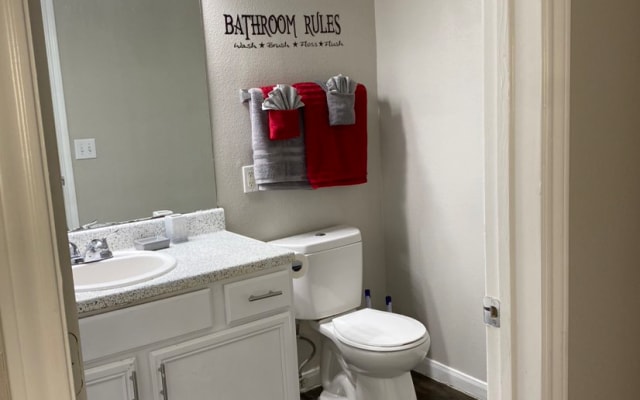 Cozy modern 1bd/1ba 15 mins from IAH airport in North Houston