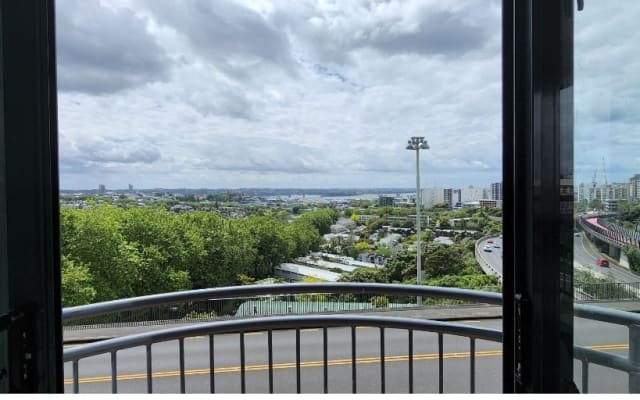 Bright and airy central apartment with the best views in Auckland. - Picture 19