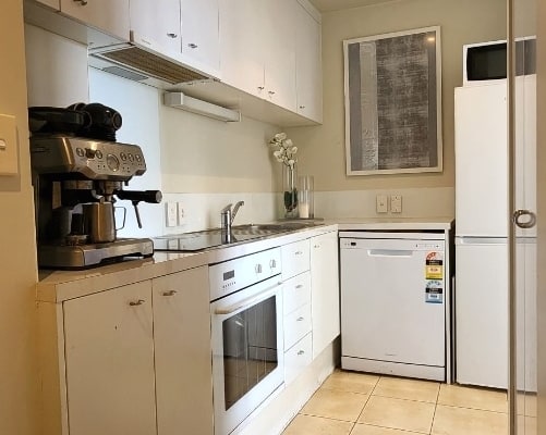 Bright and airy central apartment with the best views in Auckland. - Picture 21