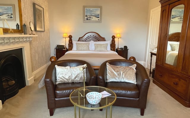 Highcliffe House è un Bed and Breakfast a 5 stelle a Lynton, nel Devon 