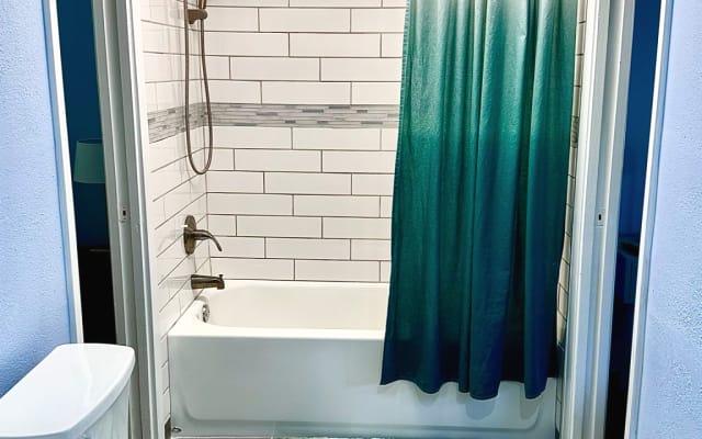 Urban Oasis... Rm 1 - Picture 16