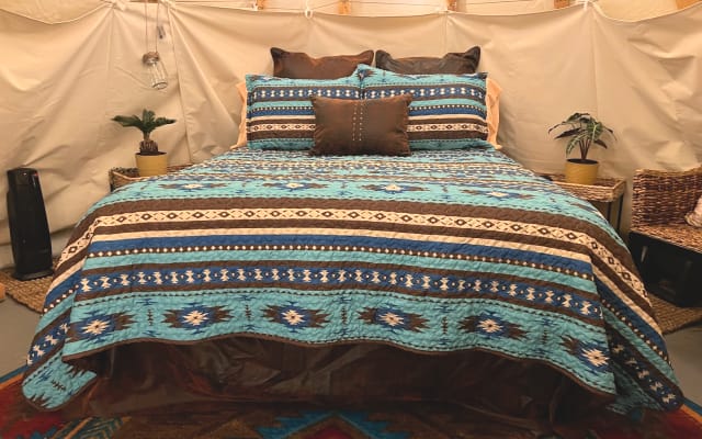 Primitive, rustic tipi & nature immersion retreat~Grinning Bear