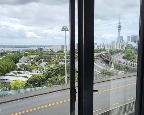 Bright and airy central apartment with the best views in Auckland. - Picture 28