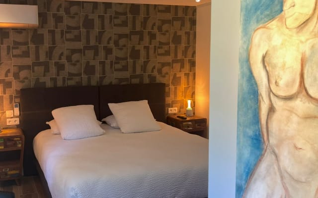 Quarto no jardim-SPA-Massagens tântricas Kine-table d'hôtes-PMR