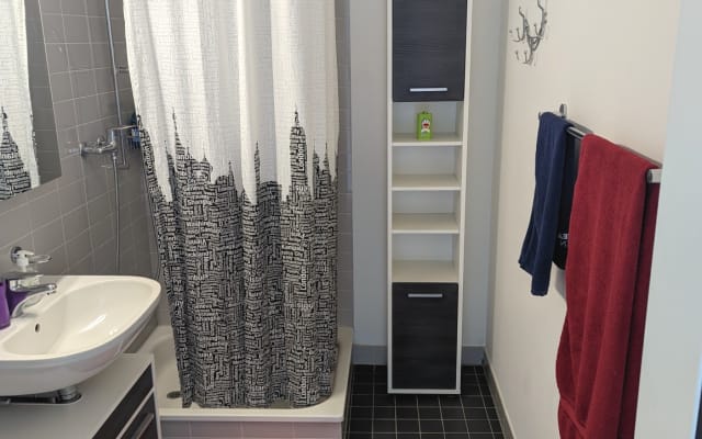 Privatzimmer in moderner Wohnung mit privater Dachterrasse