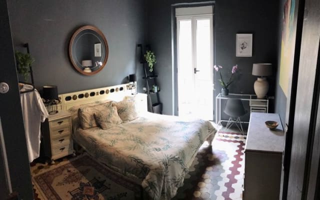 Cozy room with balcony, in the center of the apartment