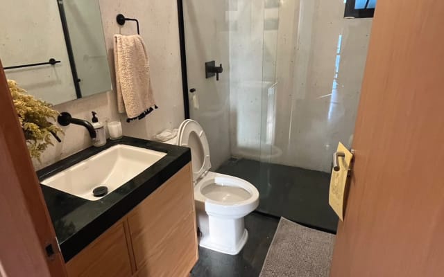 Schönes und helles Privatzimmer mit Bad in Rom