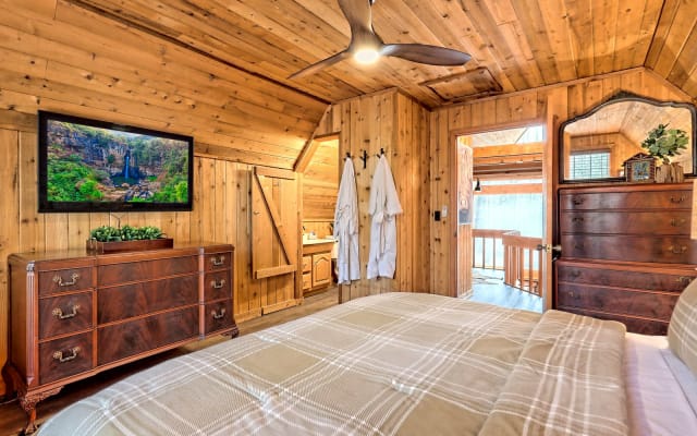 Super abgelegene Woodsy Waterfront A-Frame Cabin 10ms zu Helen, GA