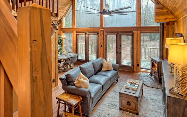Super abgelegene Woodsy Waterfront A-Frame Cabin 10ms zu Helen, GA