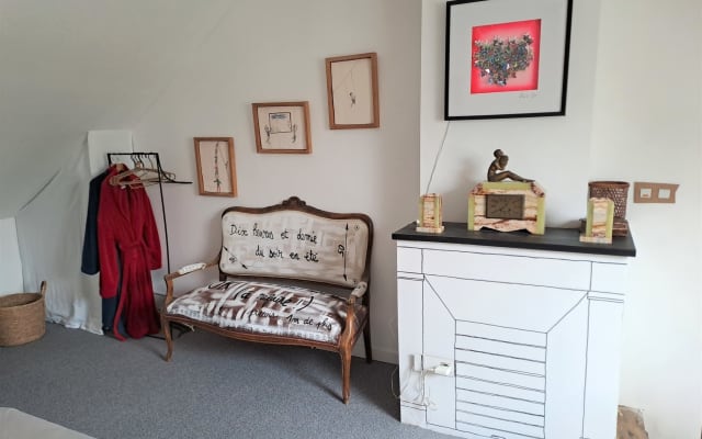 experience the pleasure of a dUplex in a designer home!