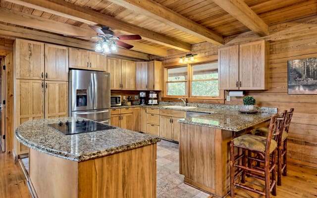 Abgelegene Mountain Lodge & Creekside Cabin - Platz für bis zu 28...