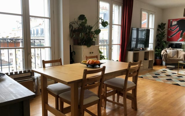 A quiet bedroom in a bright apartment in 18eme Arrondissement
