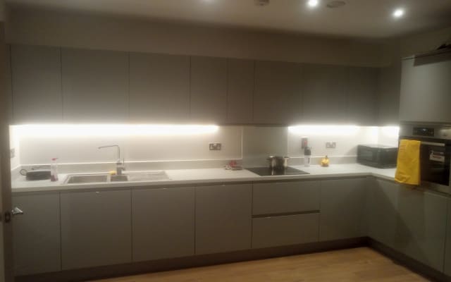 Este é um apartamento bonito - 20 minutos de comboio até à Ponte de...