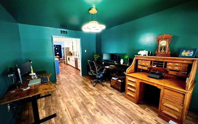 Urban Oasis... Rm 2 - Picture 8