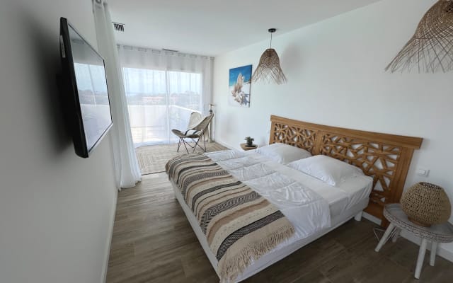 Villa paisible entièrement climatisée avec vue mer et grande piscine