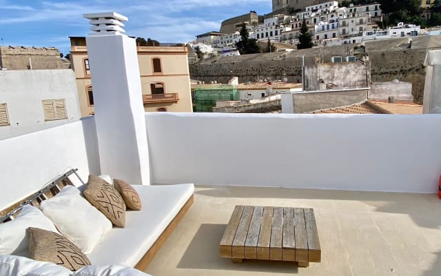 ESPACIO PRIVADO con Habitación + Aseo + Terraza + Barbacoa + Chill Out