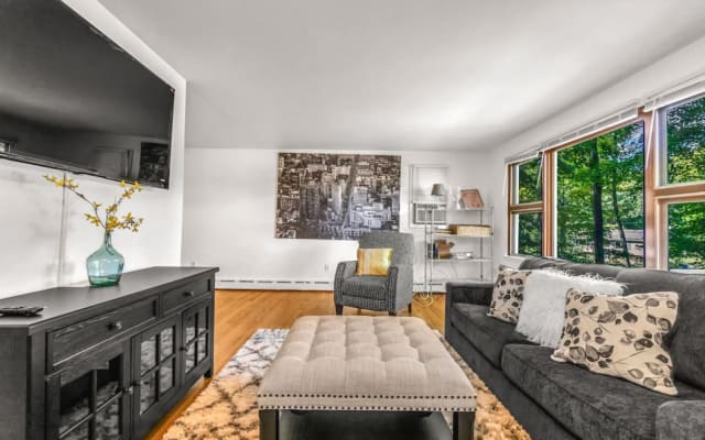 Cozy New England Home near Quinnipiac