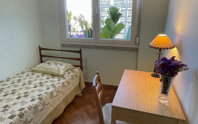 Quarto acolhedor e tranquilo com casa de banho privativa São P Estoril