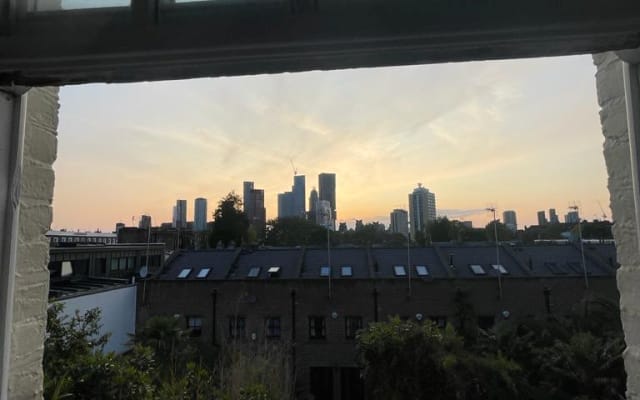 Double bedroom + massage in central London.