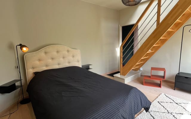 quarto duplex agradável e luminoso com 2 quartos