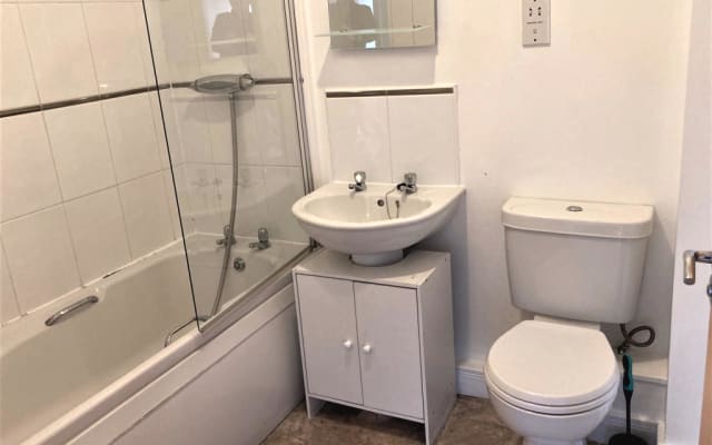 Urban Retreat: Modern 2-Bed Apartment with SofaBed in Hull City Centre