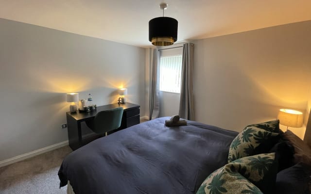 Stylish Cardiff Bay Room with Private Bathroom