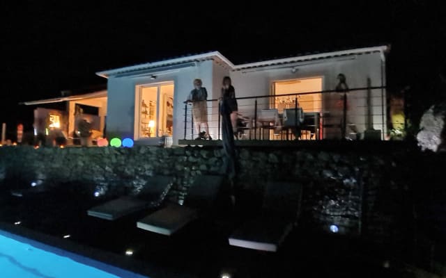 Poolvilla, in einer grünen Umgebung ohne Gegenüber in absoluter Ruhe.