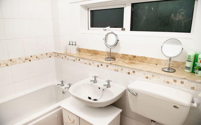 Gemütliches 3-Bett-Haus - 9 Minuten Straßenbahn zum Zentrum - Foto 20