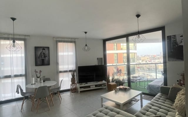 Quarto e casa de banho privados, novos e limpos, no meu apartamento