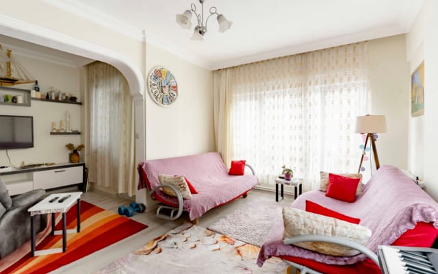 1 room in a central location,10 minutes to the sea