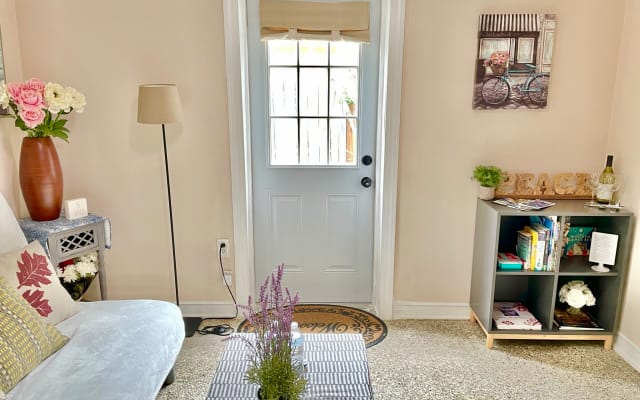 Stylish 1BR near Universal Studios • LGBTQ+ friendly • Free Parking - Picture 19