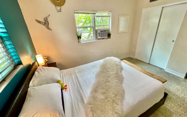 Kenny And Gal's listing on misterb&b - Central ac+ windows AC in the bedroom if you like it cooler :)