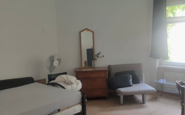 Bonjour, je m'appelle Andreas et je loue une chambre agréable...